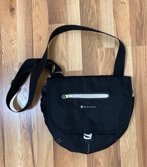 Sherpani Cross Body Handbag Purse Travel Eco Friendly Lightweight Black Magnets